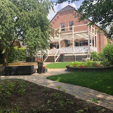 Reveille 4* كليفي