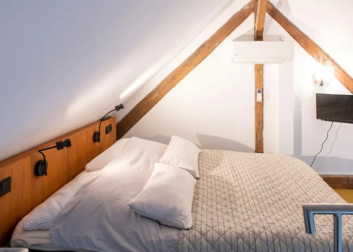 Reveille Bed & Breakfast 4*